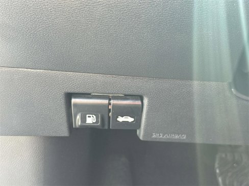 Used 2020 Nissan Versa SR w/ Electronics Package image 20