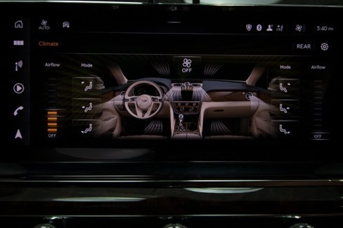 Used 2023 Bentley Bentayga Plug-In Hybrid image 34