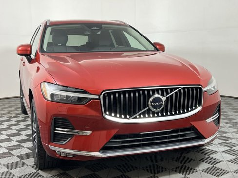 Certified 2023 Volvo XC60 B5 Plus w/ Climate Package image 4