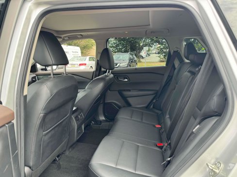 Used 2022 Nissan Rogue SV w/ SV Premium Package image 37