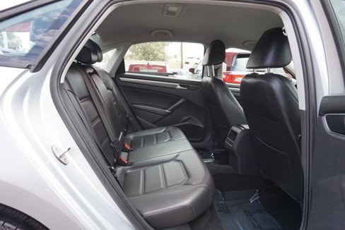 Used 2018 Volkswagen Passat 2.0T image 18