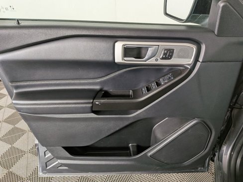 Used 2020 Ford Explorer Limited image 16