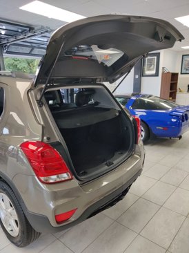 Used 2021 Chevrolet Trax LT w/ LT Convenience Package image 6