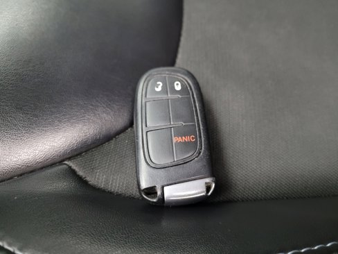 Used 2019 Jeep Cherokee Latitude Plus w/ Cold Weather Group image 32