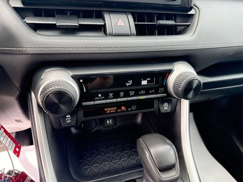 Used 2019 Toyota RAV4 LE image 25