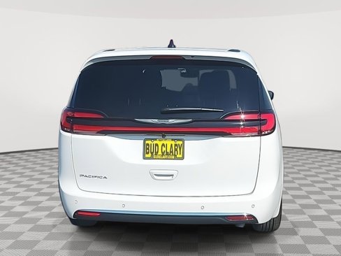 New 2026 Chrysler Pacifica Select image 4