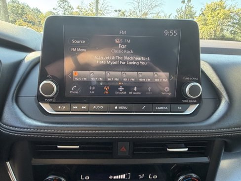 Used 2023 Nissan Rogue SV image 25