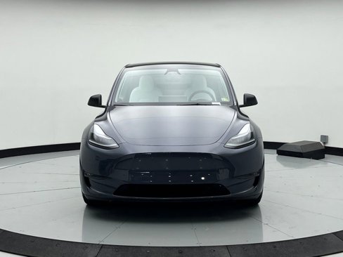 Used 2023 Tesla Model Y Performance image 2