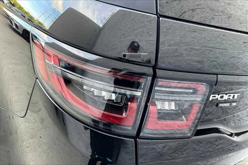Used 2020 Land Rover Discovery Sport SE image 24