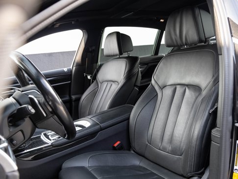 Used 2019 BMW 740i w/ Executive Package image 5