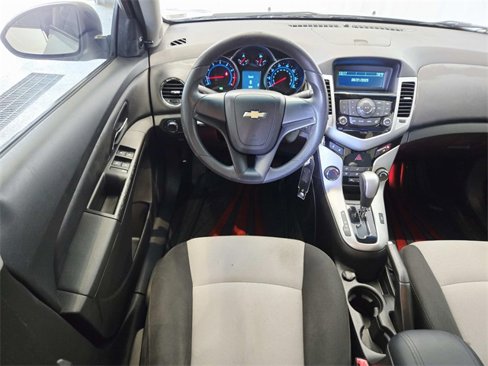 Used 2011 Chevrolet Cruze LS image 7