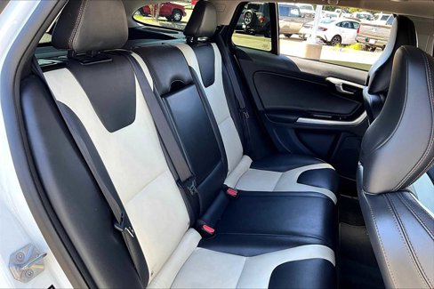 Used 2017 Volvo V60 T5 Cross Country w/ Convenience Package image 19
