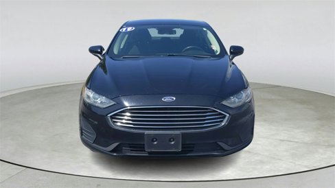 Used 2019 Ford Fusion SE image 2