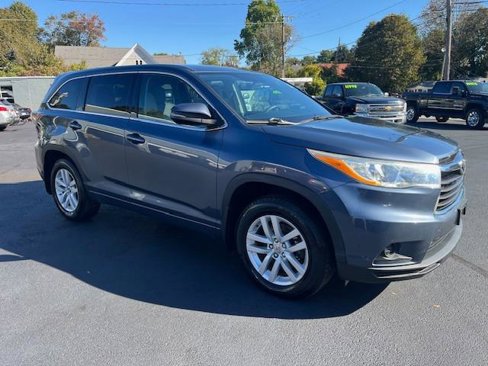 Used 2014 Toyota Highlander LE image 2