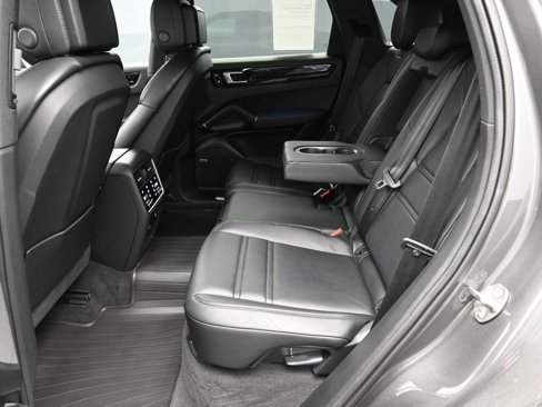Certified 2020 Porsche Cayenne E-Hybrid w/ Premium Plus Package image 16