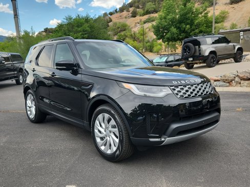 New 2025 Land Rover Discovery S image 1