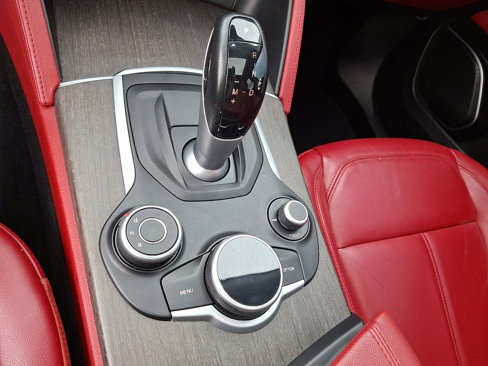 Used 2018 Alfa Romeo Stelvio Ti image 22