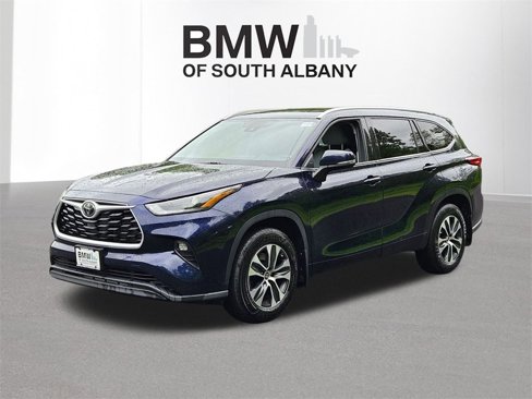 Used 2022 Toyota Highlander XLE image 6
