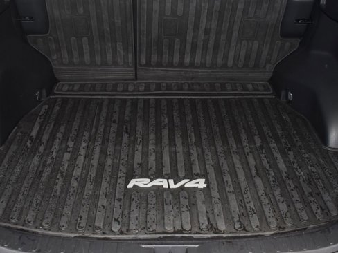 Used 2020 Toyota RAV4 LE image 19