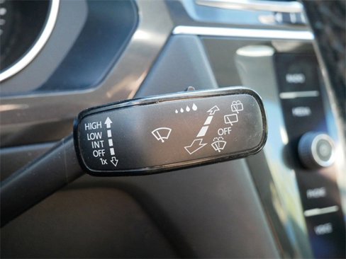 Used 2018 Volkswagen Tiguan SE w/ Panoramic Sunroof Package image 25