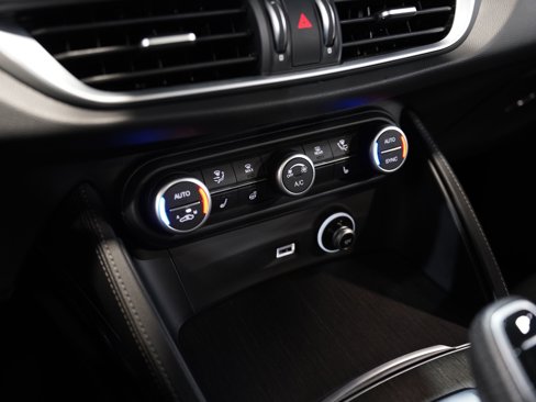 Used 2021 Alfa Romeo Stelvio Ti w/ Nero Edizione image 46