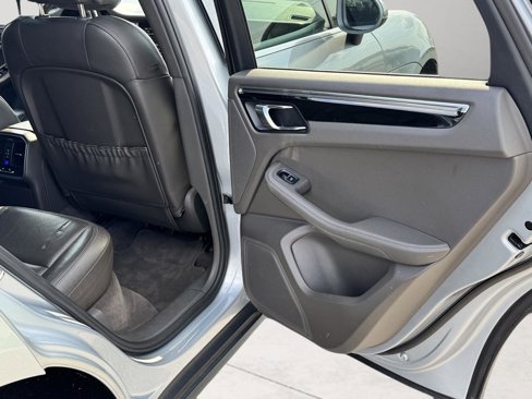 Used 2016 Porsche Macan S image 21