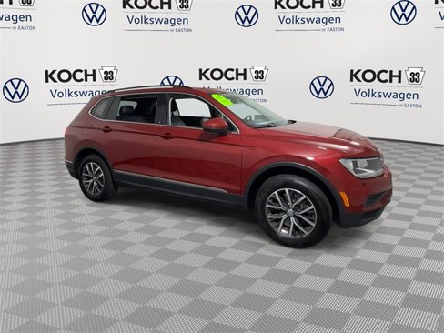 Used 2020 Volkswagen Tiguan SE w/ Panoramic Sunroof Package image 2