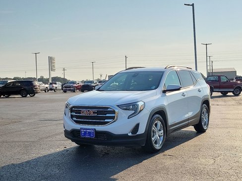Used 2020 GMC Terrain SLE w/ Driver Convenience Package image 2