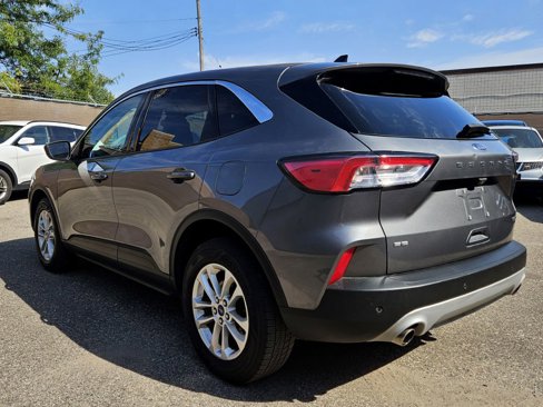 Used 2022 Ford Escape SE image 4