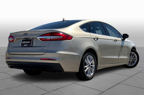 Used 2019 Ford Fusion SE image 12