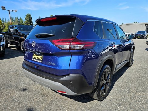 Used 2023 Nissan Rogue SV image 3