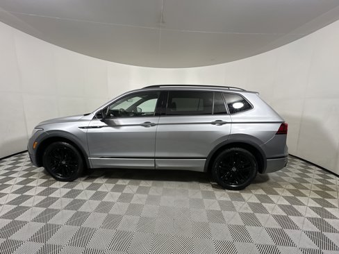 Used 2022 Volkswagen Tiguan SE R-Line image 4