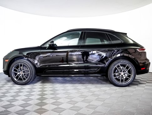 Certified 2024 Porsche Macan image 2
