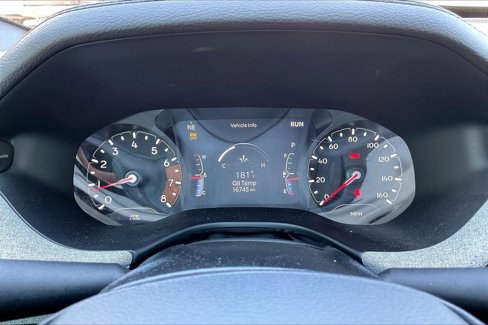 Used 2024 Jeep Compass Latitude image 12