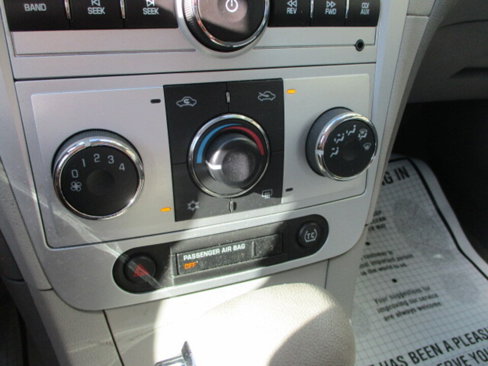 Used 2010 Chevrolet Malibu LS image 29