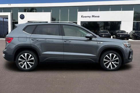 Used 2022 Volkswagen Taos SE image 3