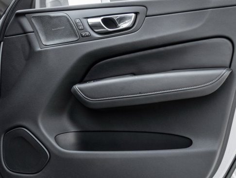 Used 2023 Volvo XC60 B5 Ultimate w/ Climate Package image 39