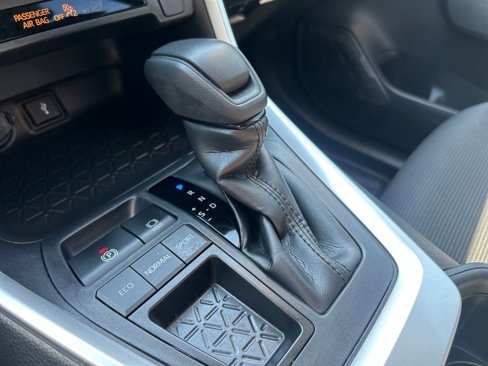 Certified 2022 Toyota RAV4 LE image 16