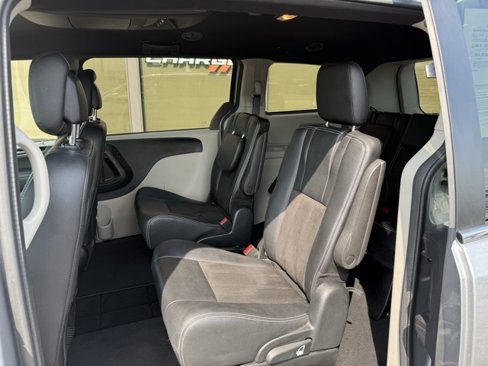 Used 2020 Dodge Grand Caravan SXT image 17