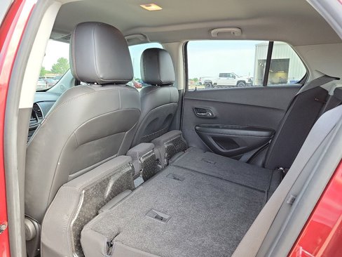 Used 2021 Chevrolet Trax LT w/ LT Convenience Package image 9