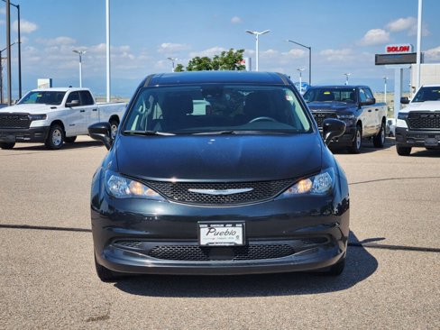 Used 2023 Chrysler Voyager LX image 6