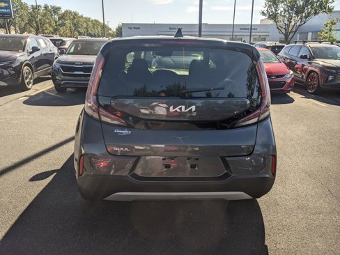 Used 2023 Kia Soul LX image 8