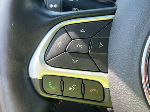 Used 2018 Jeep Compass Latitude w/ Cold Weather Group image 19