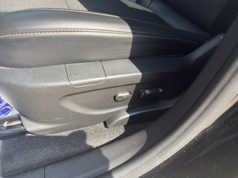 Used 2022 Chevrolet Trax LT w/ Midnight Edition image 7
