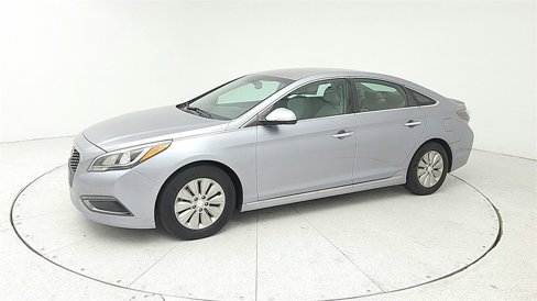 Used 2016 Hyundai Sonata SE image 2