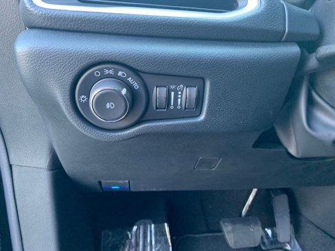 New 2026 Chrysler Pacifica Select image 14