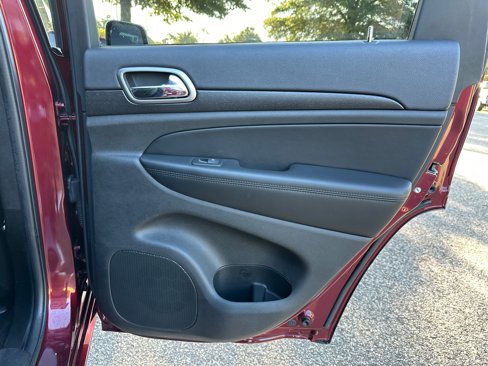 Used 2017 Jeep Grand Cherokee Altitude image 16