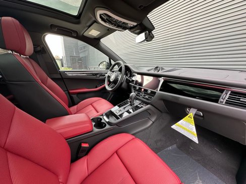 Used 2025 Porsche Macan image 35