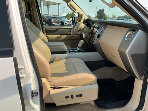 Used 2013 Ford Expedition XLT image 16