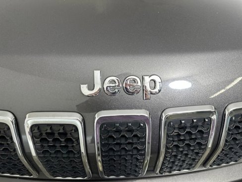 Used 2019 Jeep Cherokee Limited image 9